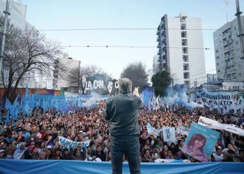 Máximo Kirchner, en el estadio Atenas: «Armar de nuevo quiere decir no más Sciolis»