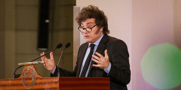 Milei a Cristina: «Los que tenés al lado no te van a ayudar en nada porque generaron este desastre»