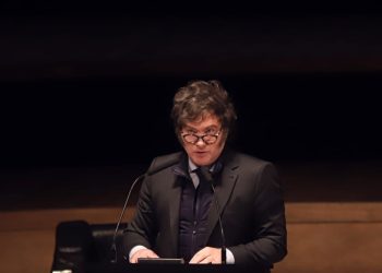 Milei baja al barro de LLA: la libertad de pensamiento retrocede