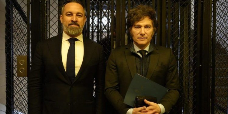 Milei buscó ordenar la interna de La Libertad Avanza con Stornelli, militancia y prófugos en la tribuna