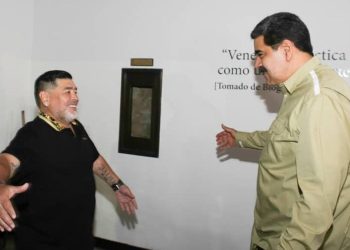 Nicolás Maduro recordó a Maradona y le pidió que “asuste” a Javier Milei en sueños: “No lo dejes dormir”