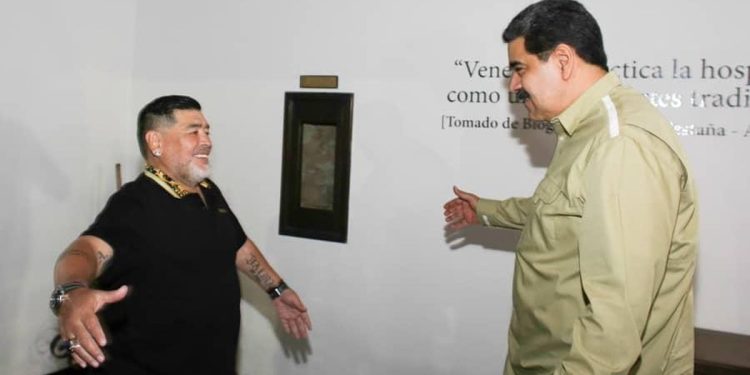 Nicolás Maduro recordó a Maradona y le pidió que “asuste” a Javier Milei en sueños: “No lo dejes dormir”