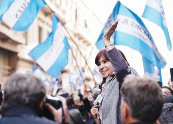 Qué dicen cerca de Cristina luego del cruce con Milei: el futuro del peronismo y las elecciones