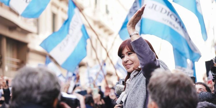 Qué dicen cerca de Cristina luego del cruce con Milei: el futuro del peronismo y las elecciones