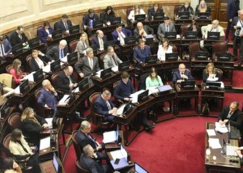 Revés para el Gobierno en el Senado: la oposición logró incluir el DNU de la SIDE en el temario