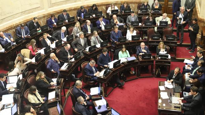 Revés para el Gobierno en el Senado: la oposición logró incluir el DNU de la SIDE en el temario
