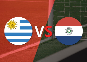 Se juega el segundo tiempo del empate en 0 entre Uruguay y Paraguay