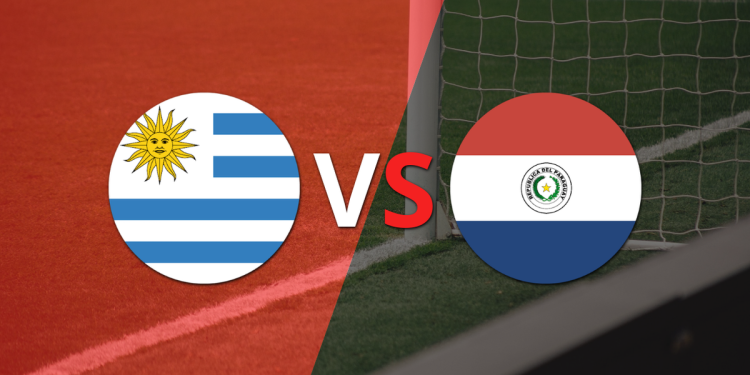 Se juega el segundo tiempo del empate en 0 entre Uruguay y Paraguay