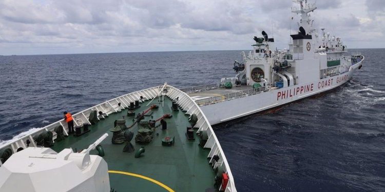 Tensión en el mar: cruce de acusaciones entre China y Filipinas por el choque de dos barcos