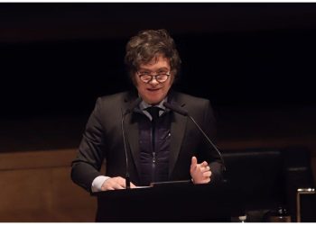 Tras las críticas del papa Francisco, Javier Milei cruzó a los “degenerados fiscales” y dijo que “la mejor política social es el equilibrio fiscal”