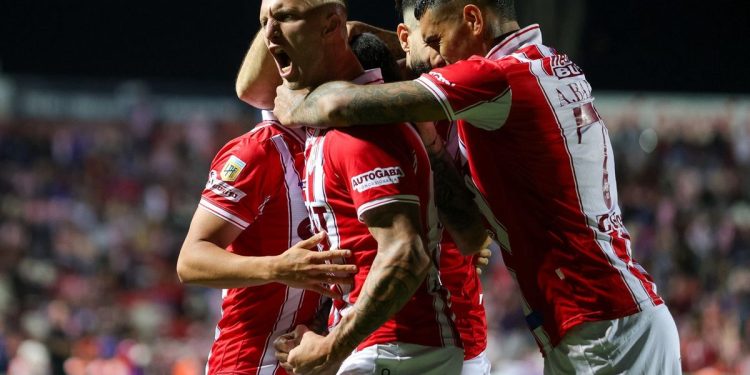 Unión ganó en el final y sigue muy cerca de la cima