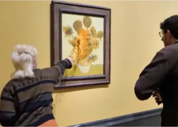 Volvieron a arrojar sopa a “Los girasoles” de Van Gogh en Londres