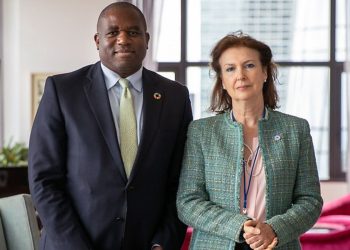 Vuelven los vuelos a Malvinas desde Córdoba tras acuerdo de Mondino con el Reino Unido