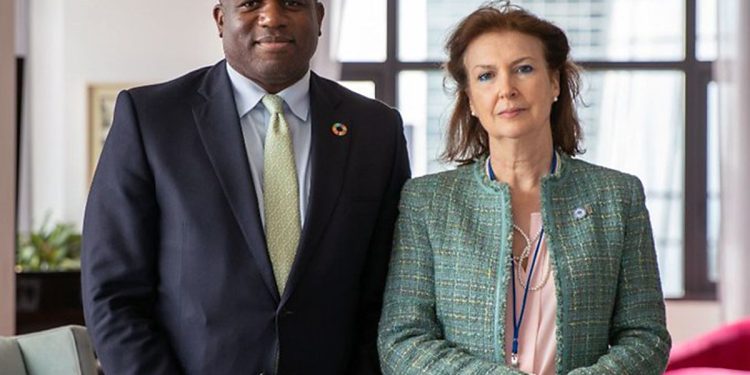 Vuelven los vuelos a Malvinas desde Córdoba tras acuerdo de Mondino con el Reino Unido