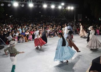 Multitudinario festejo  del día de las madres en Barranqueras