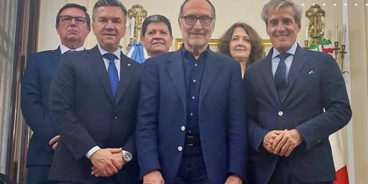 Zdero sigue de joda en Europa, ahora visita “museos verdes”