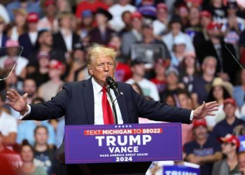 A una semana del cierre de los comicios, Donald Trump volvió a advertir “trampas” electorales