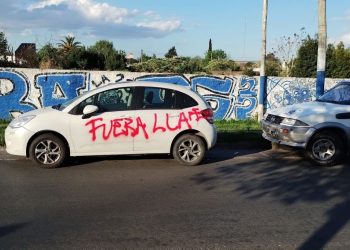 Accidentada presentación de LLA en La Plata: «Nos empezaron a tirar piedras»