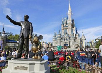 Acusan a un exempleado de Disney por hackear los servidores, alterar menús y robar datos sensibles