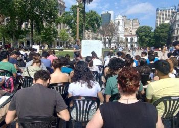 Alex Callinicos: «Lo de Milei no es inédito, Mussolini se presentaba como un liberal económico y hablaba de reducir el Estado a un ‘vigilante nocturno’»