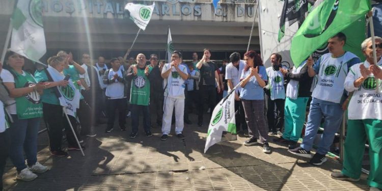 Ante el abandono del sistema de salud, movilizaron trabajadores de los 34 hospitales públicos de CABA