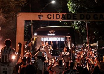 Atacaron el micro de Atlético Mineiro: demoraron el partido ante River