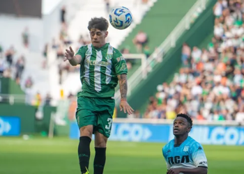 Banfield se hizo fuerte en el Sur y bajó a Racing