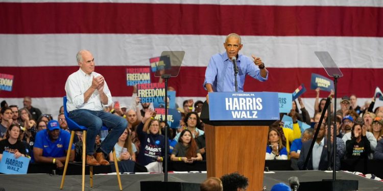 Barack Obama encabezó un acto en apoyo a Kamala Harris y arremetió contra Donald Trump