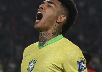 Brasil le ganó a Chile en la agonía, sigue en carrera y dejó a Gareca al borde de la cornisa