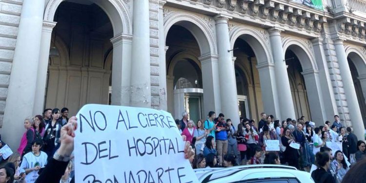 Cierre del Bonaparte: «Afecta a miles de personas que no tienen otra forma de tratarse»