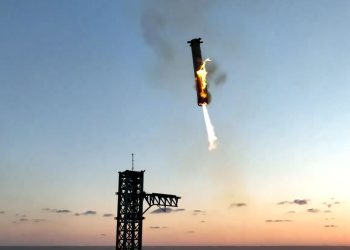 Con una maniobra histórica, SpaceX recapturó al megacohete Super Heavy: así fue el increíble momento