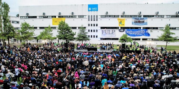 Desde la UNLP, Kicillof envió mensaje a los diputados: «Los que no voten para voltear el veto serán traidores»