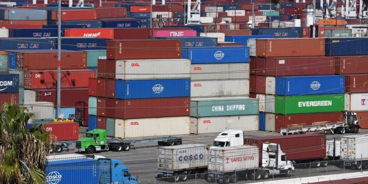 EEUU: portuarios alcanzaron acuerdo, levantaron huelga y se aleja el temor del desabastecimiento