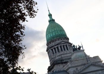 El gobierno de Javier Milei envió al Congreso la Ley Hojarasca