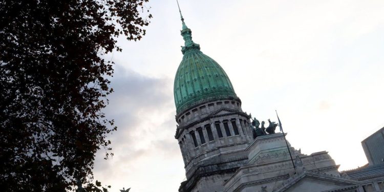 El gobierno de Javier Milei envió al Congreso la Ley Hojarasca