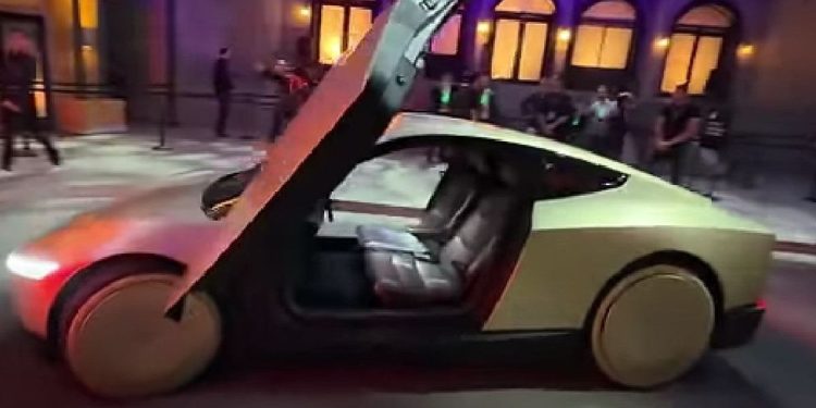 Elon Musk presentó el robotaxi de Tesla y prometió que llegará al mercado en 2027