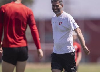 Escándalo en Independiente: Vaccari borró a tres jugadores tras imágenes de una fiesta en un yate