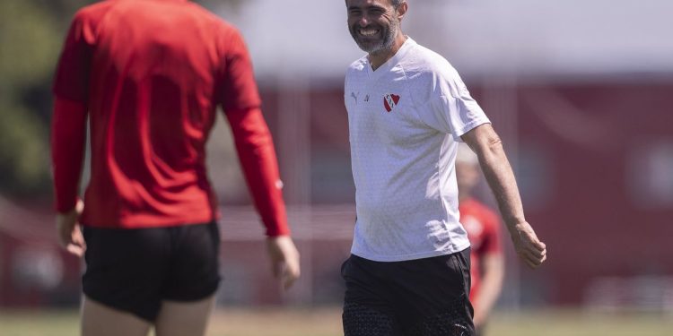 Escándalo en Independiente: Vaccari borró a tres jugadores tras imágenes de una fiesta en un yate