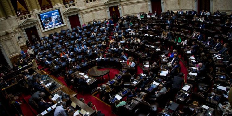 Festejo en Casa Rosada: el Gobierno fantasea con un interbloque con el PRO