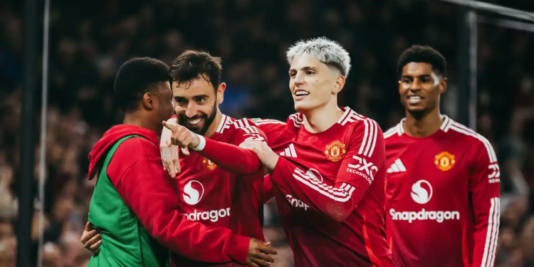 Garnacho participó de la goleada de un Manchester United que todavía busca DT