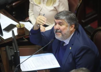 Interna en el PJ: José Mayans aseguró que a Cristina Kirchner “le dolió” que Kicillof no haya expresado su apoyo