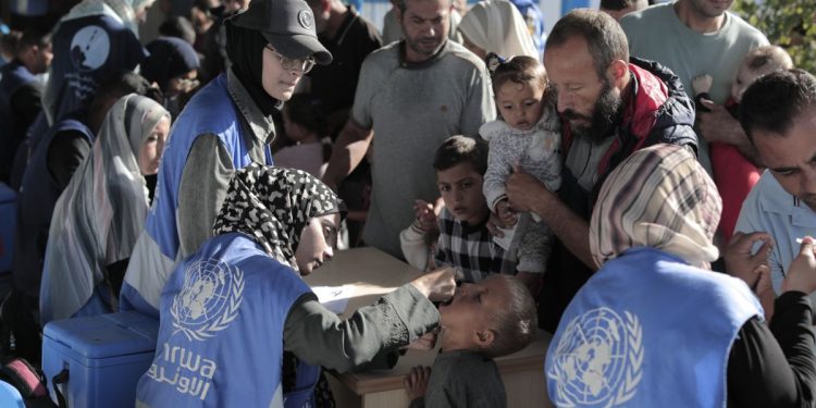 Israel prohibió a la agencia de la ONU para refugiados palestinos y generó el repudio internacional