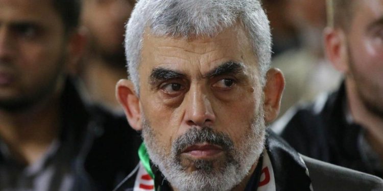 Israel publicó un video que muestra los últimos momentos con vida de Yahya Sinwar, el líder de Hamas asesinado en Gaza