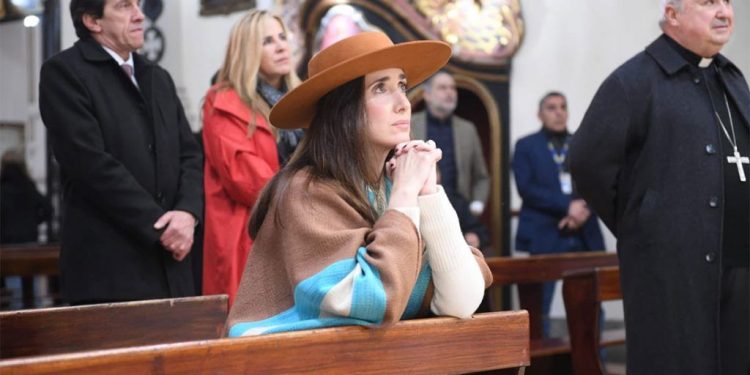 Javier Milei festejó su cumpleaños en la Rosada, salió al balcón y se encontró con el repudio de los estudiantes