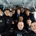 Javier Milei se subió a un colectivo de la Policía Federal y se sacó una foto con los uniformados