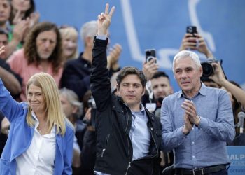 Kicillof en Berisso: muestra de músculo político y primer ensayo con el traje de candidato presidencial