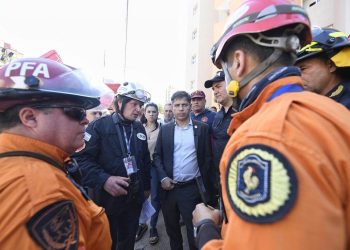Kicillof viajó a Gesell: «Trabajaremos sin descanso hasta remover el último escombro»