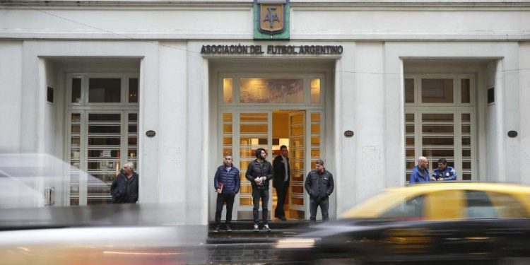 La IGJ consideró “ilegal” la reelección de Claudio Tapia al frente de la AFA y prepara la contraofensiva