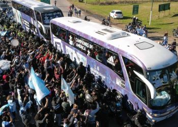 La Selección argentina llegó a Buenos Aires tras el empate ante Venezuela