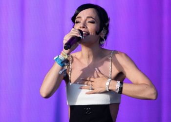 Lily Allen reveló que gana más vendiendo fotos de sus pies que “teniendo 8 millones de oyentes mensuales en Spotify”